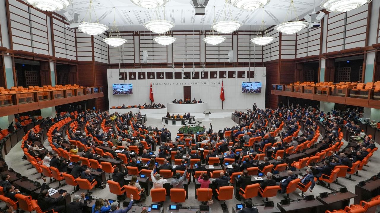Meclis'te gündem yoğun: En düşük emekli maaşı görüşülecek