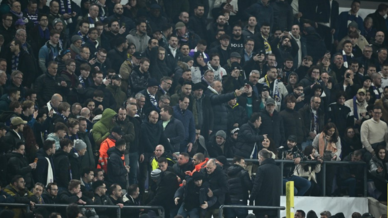 Anderlecht-Fenerbahçe maçı bir süre durduruldu: Tribünlerde ırkçı saldırı