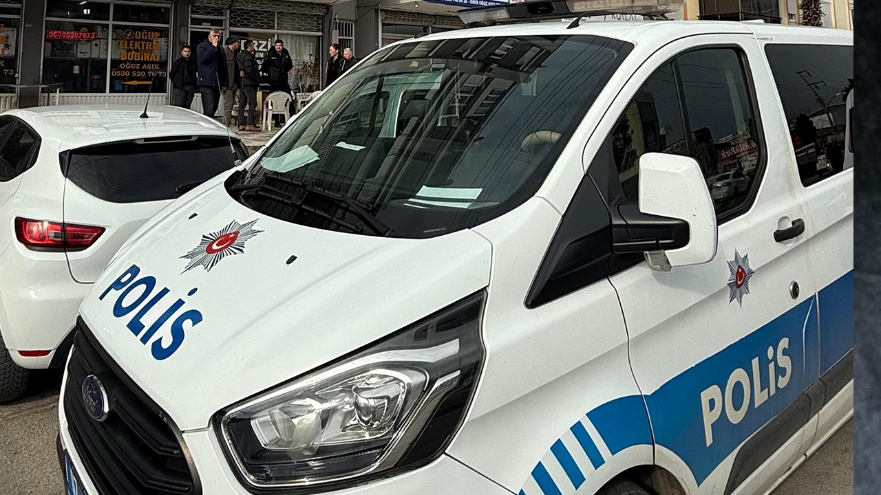 Polis memuru evinde ölü bulundu