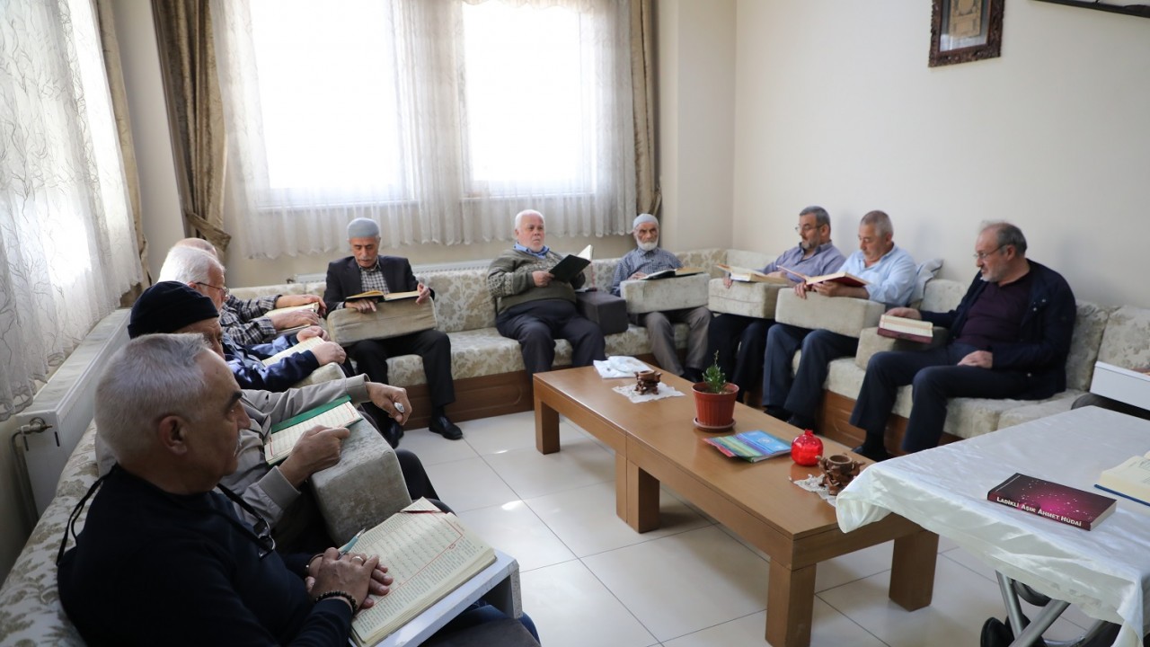 Karatay emekli konaklarında Ramazan’a özel Kur’an dersi