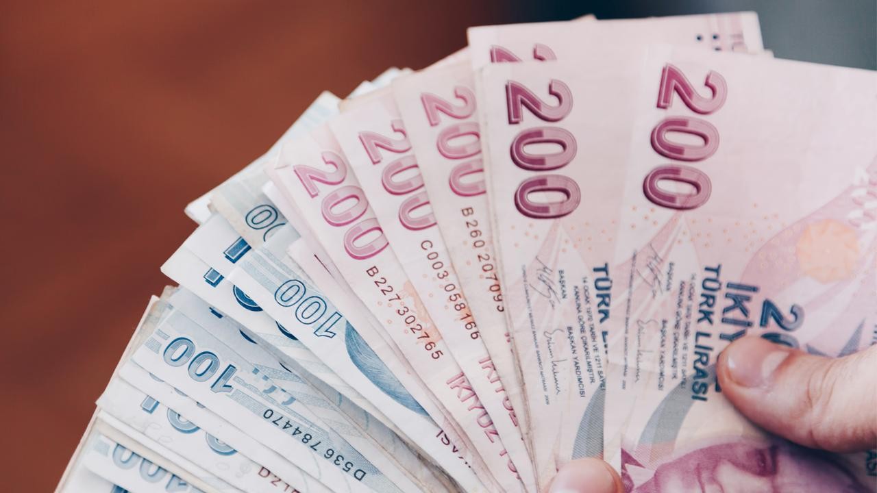Emekliye 4 bin lira ikramiye Meclis'te kabul edildi