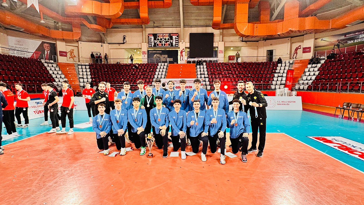 Karatay Hamza Yerlikaya Spor Lisesi, adını voleybol camiasına altın harflerle yazdırdı