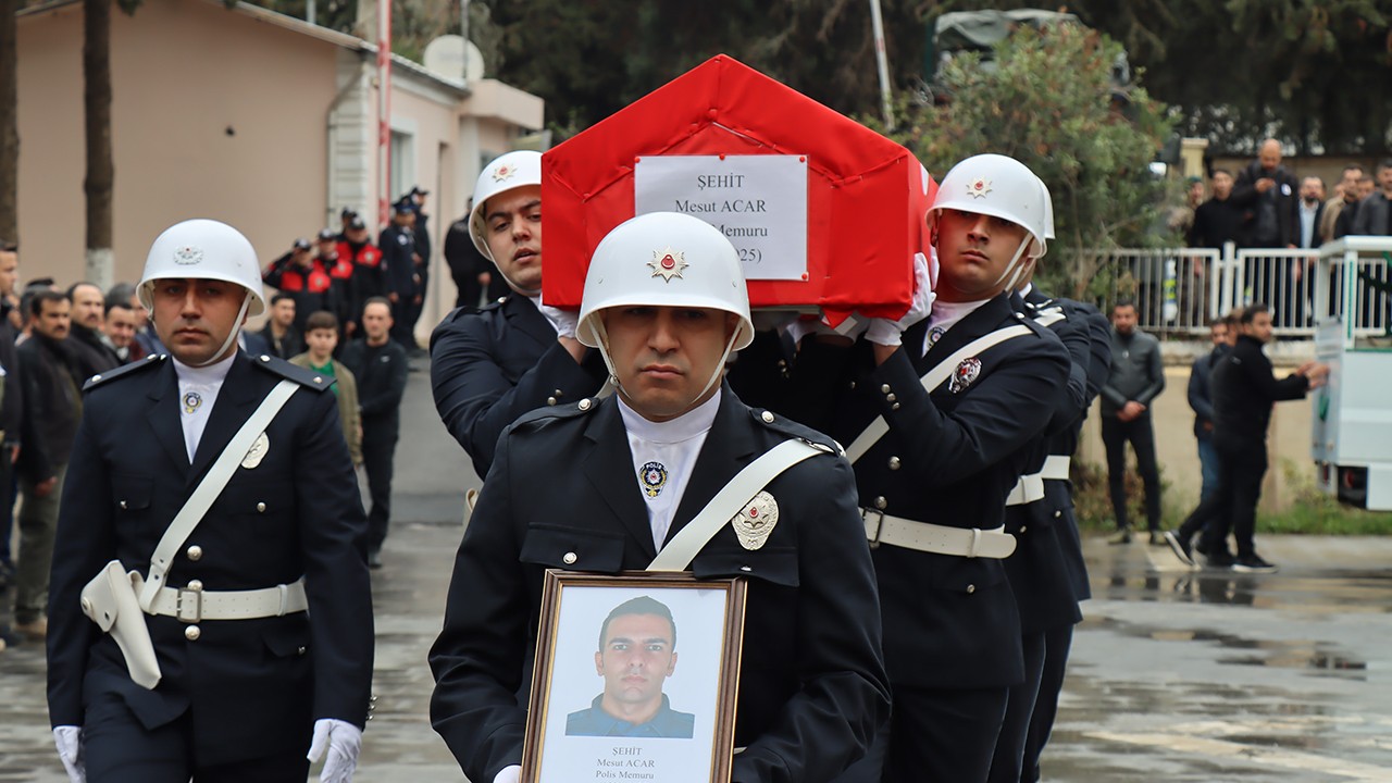 Görev sırasında fenalaşan polis memuru şehit oldu