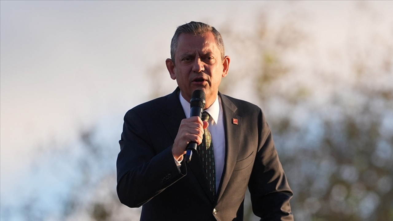 CHP'de Özgür Özel yeniden genel başkan seçildi