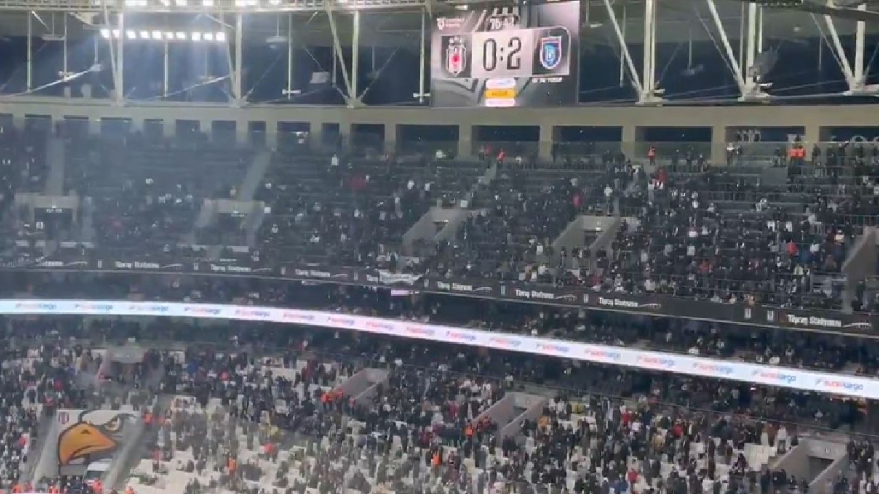 Beşiktaş taraftarından futbolculara tepki