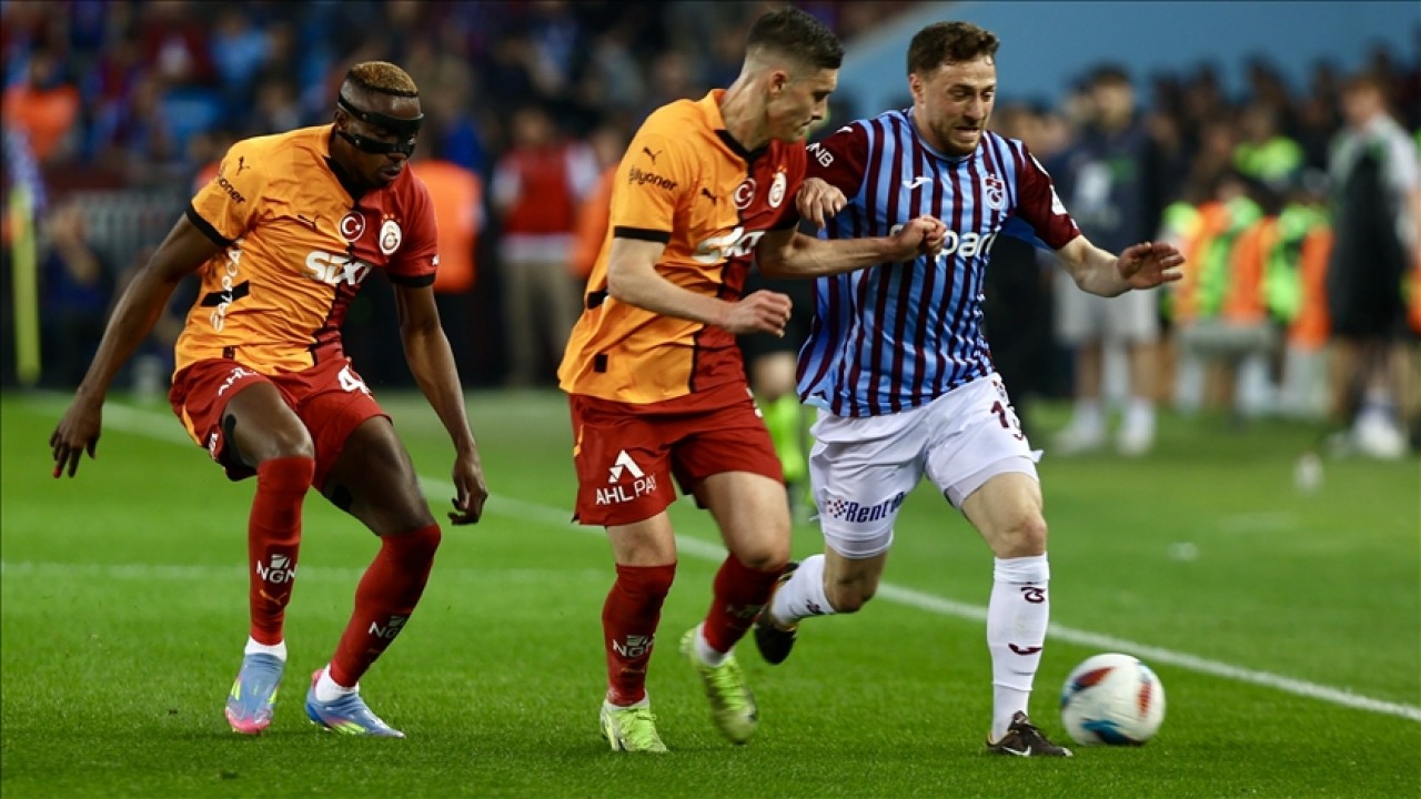 Trabzonspor - Galatasaray maçının ilk 11'leri belli oldu