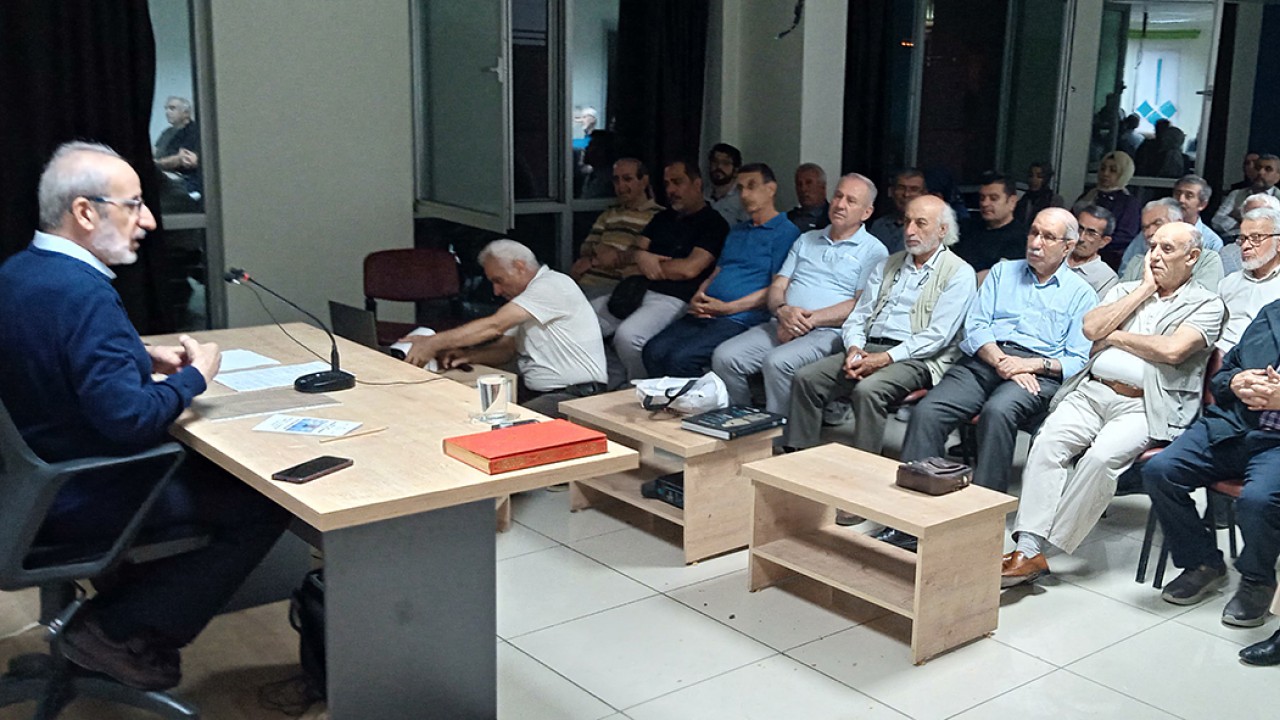 Emekli Müftü Emin Parlaktürk Konya Aydınlar Ocağında, tefsir yazarı Prof. Şimşek’i anlattı