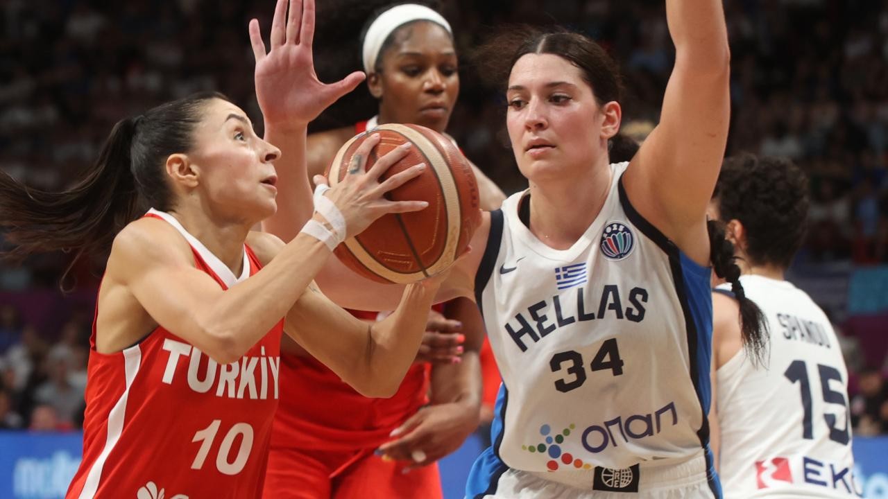 A Milli Kadın Basketbol Takımı Avrupa Şampiyonası'nda çeyrek finale yükseldi