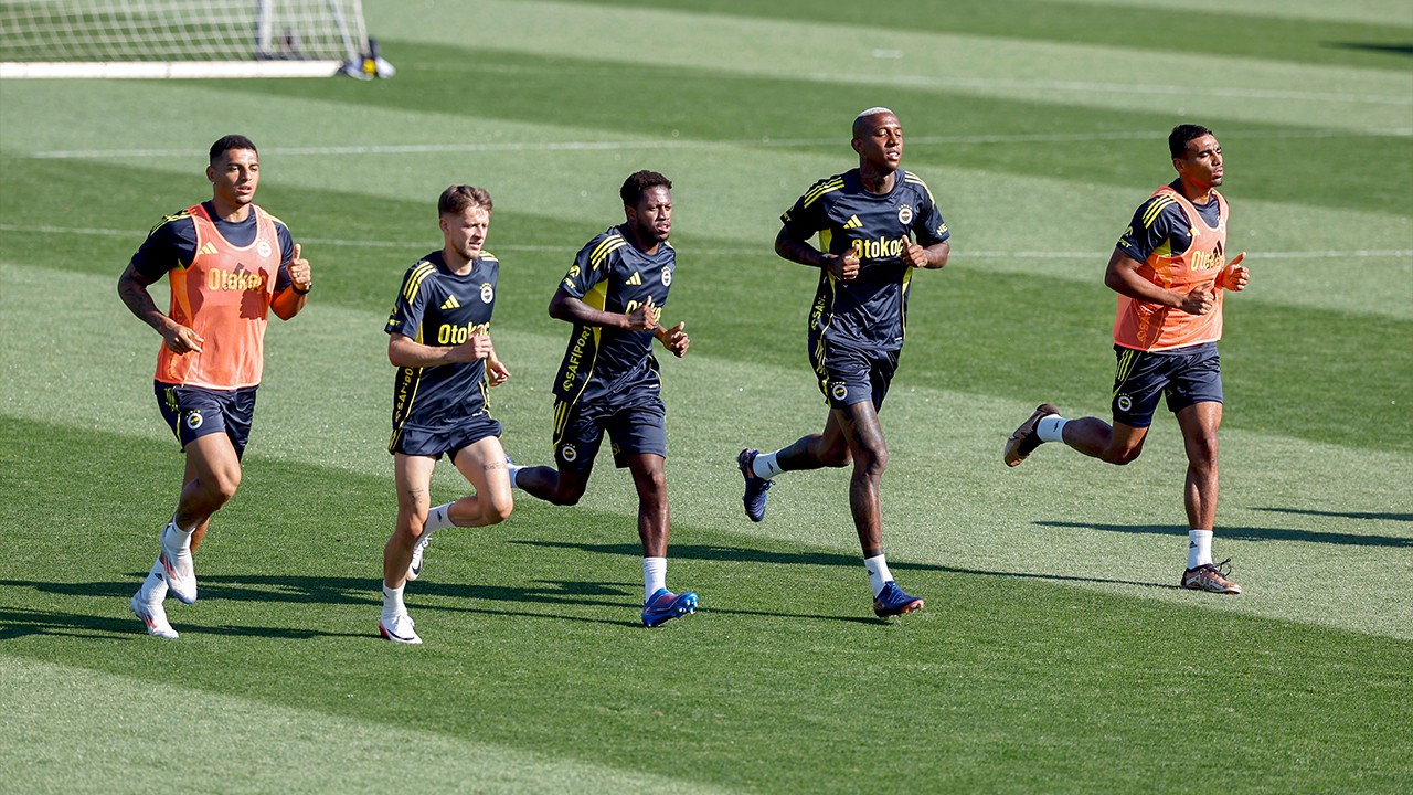 Fenerbahçe hazırlıklarını çift antrenmanla sürdürdü