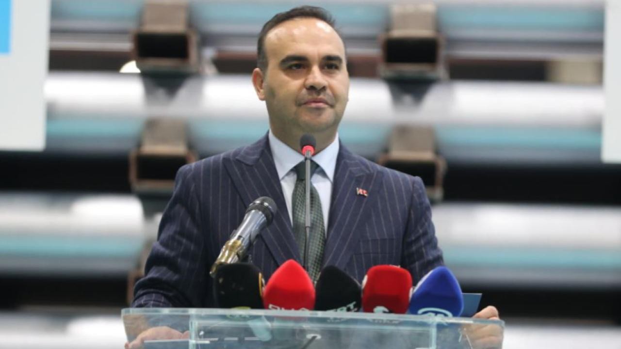 Bakan Kacır: Türk sanayisi katma değerli üretimini sürdürüyor
