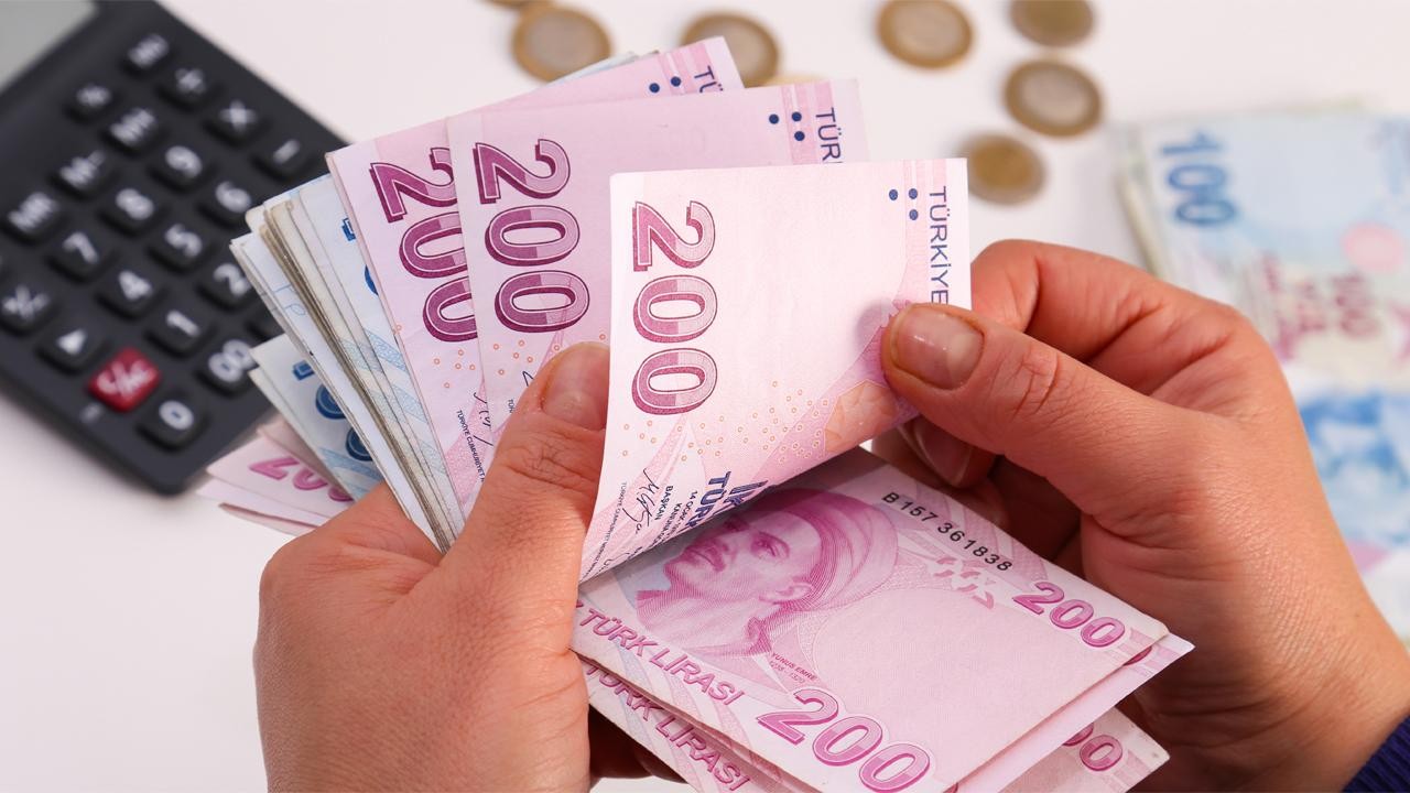 Yaşlı ve engelli aylıkları hesaplara yatırıldı