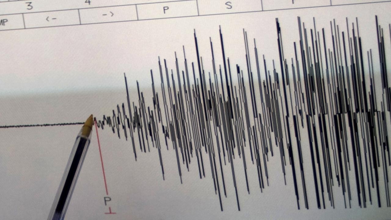 Endonezya'da 6,5 büyüklüğünde deprem