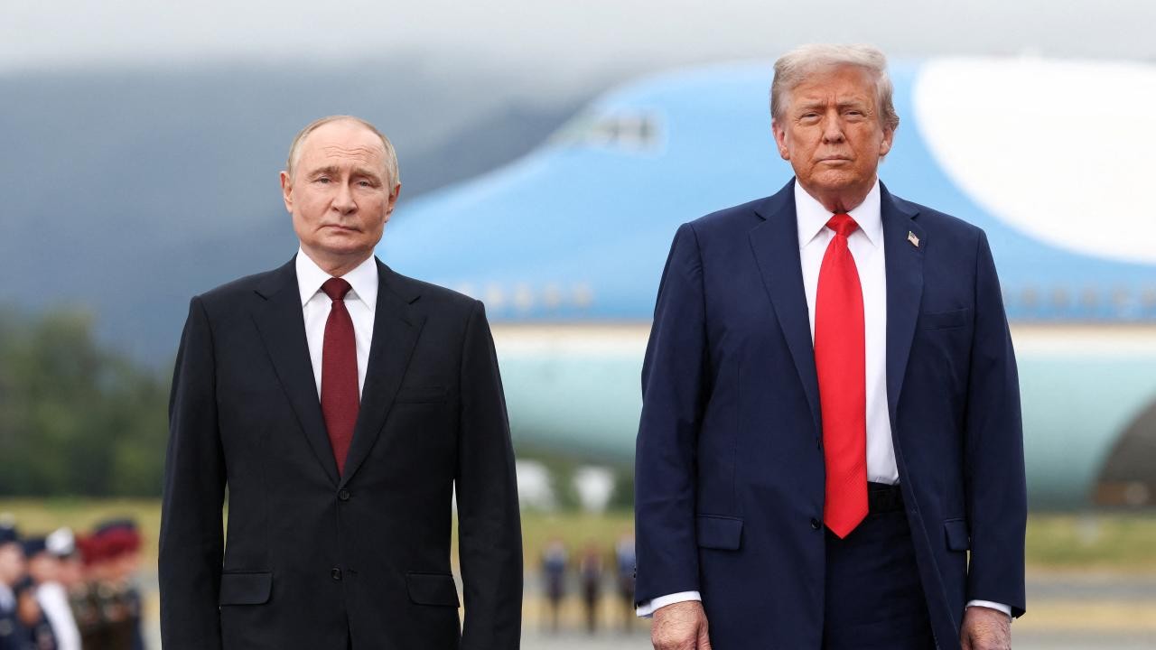 Trump-Putin zirvesi başladı