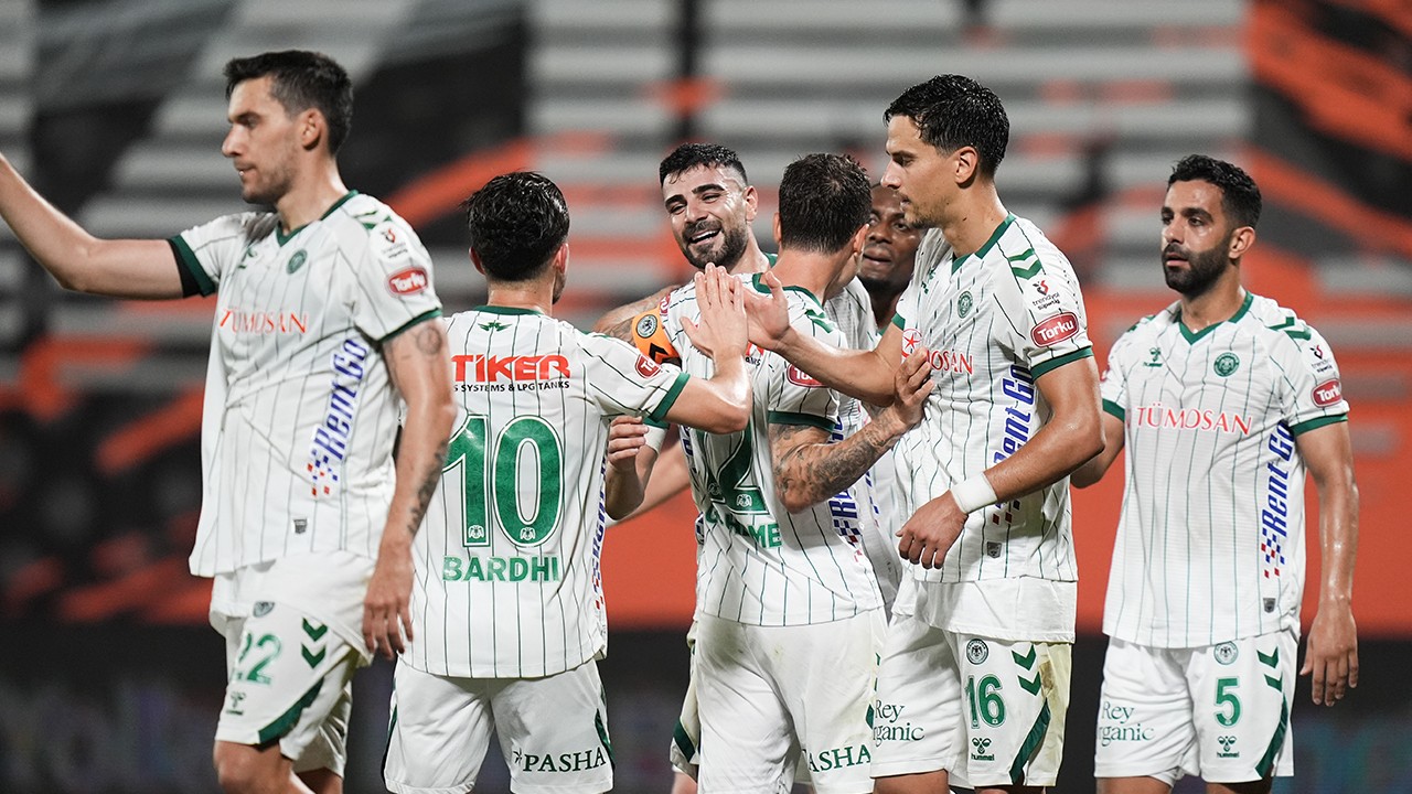 Transferde Belirsizlik: Konyaspor 12+2 Kuralıyla Sıkıştı, 14+2 Bekleniyor