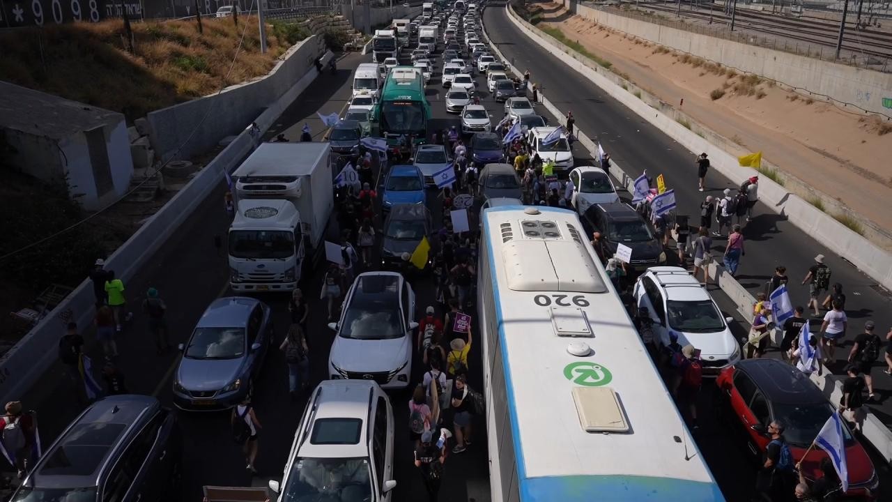 İsrailliler esir takası anlaşması talebiyle genel greve gitti