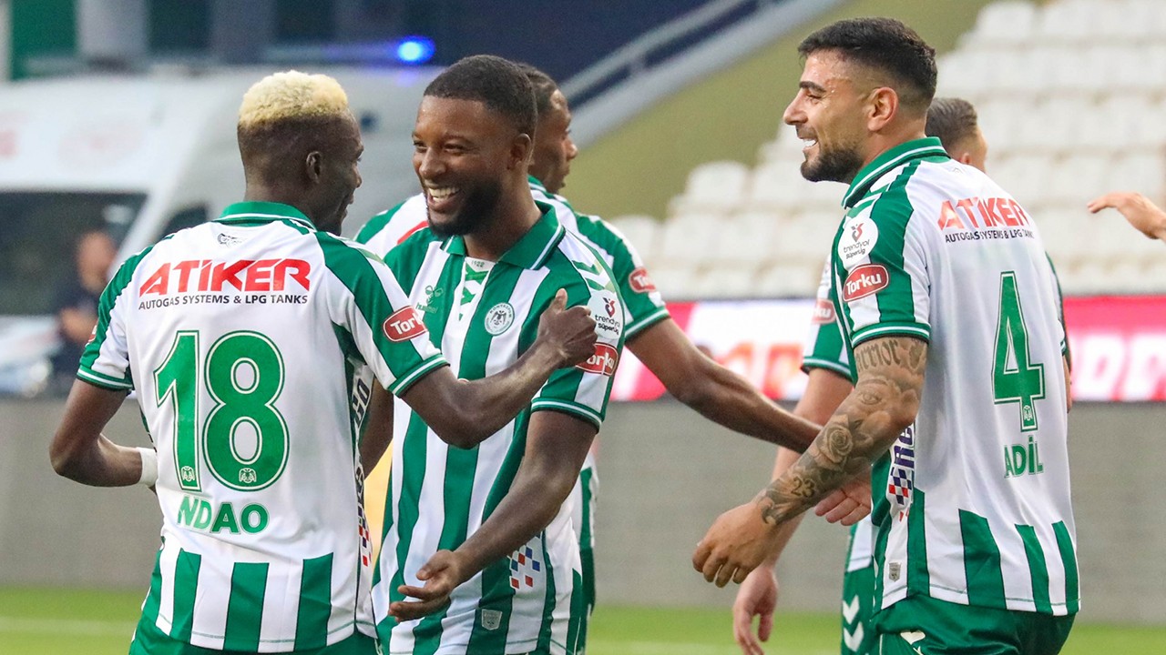 Konyasporlu Bazoer milli tercihini değiştirdi