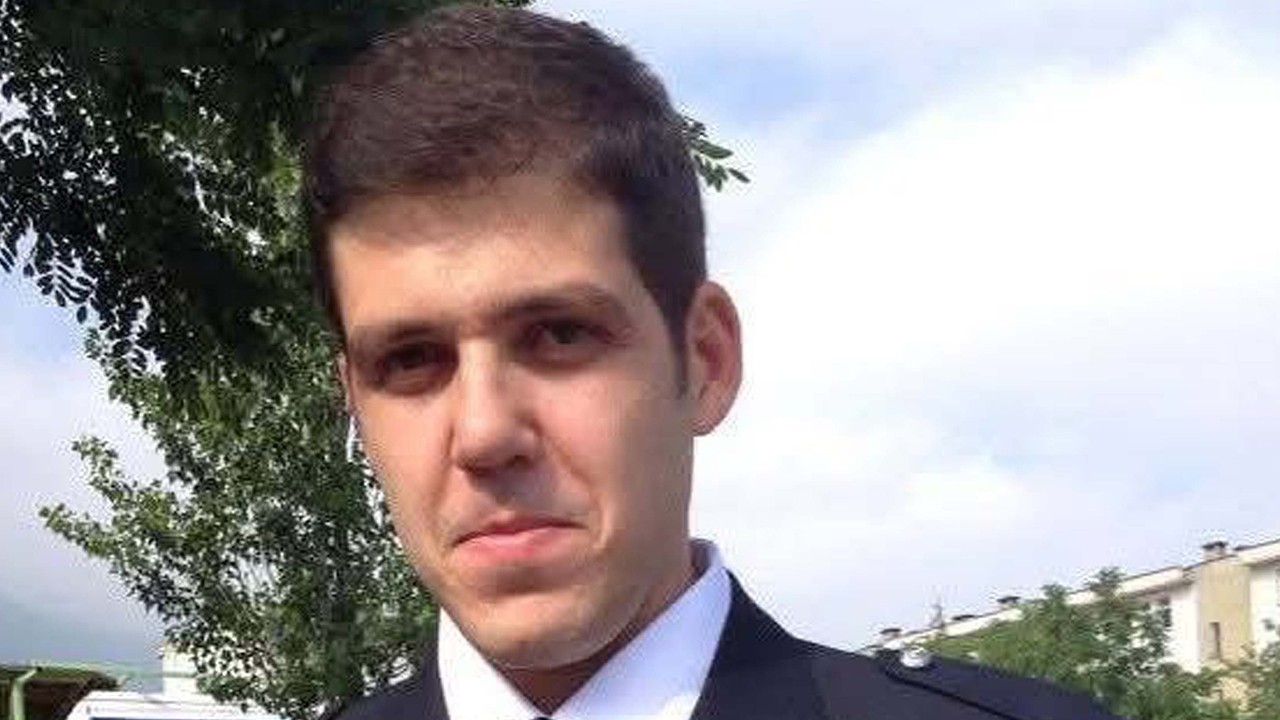 Polis memuru, rahatsızlanan eşinin yanına giderken kazada yaşamını yitirdi