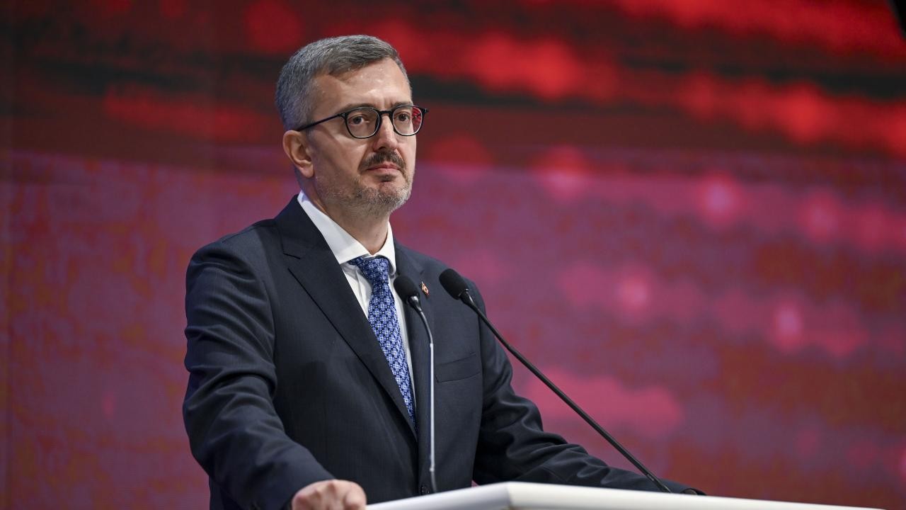 İletişim Başkanı Duran, Avrupa ikincisi olan A Milli Erkek Basketbol Takımı'nı kutladı