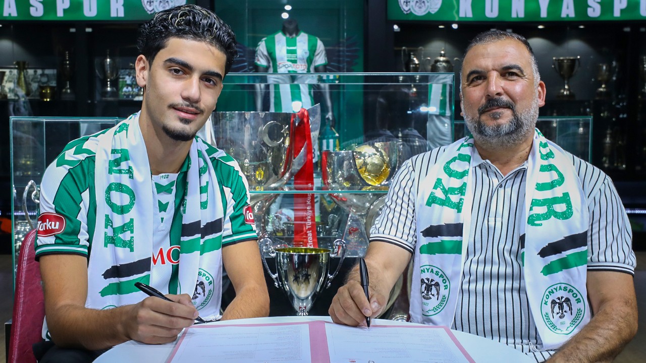 Konyaspor, forvet Eren Cemali Yağmur'a imza töreni düzenledi