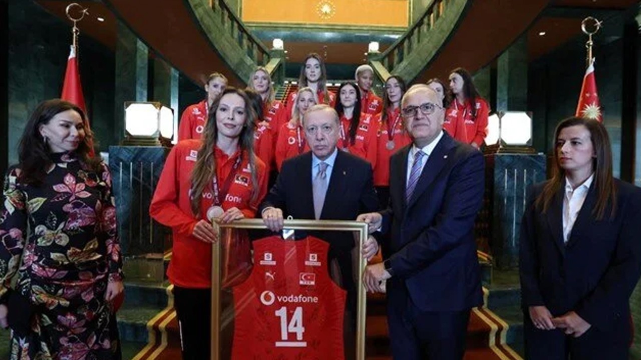 Cumhurbaşkanı Erdoğan, A Milli Kadın Voleybol Takımı'nı kabul etti
