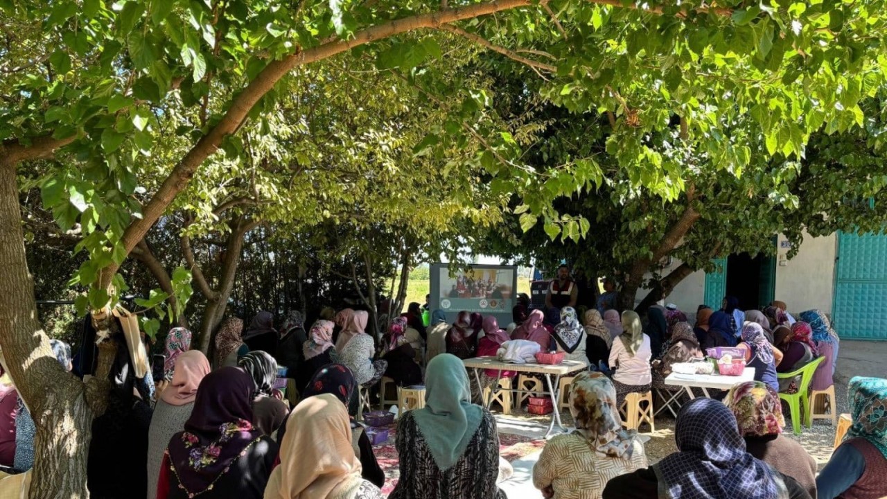 Hüyük'te jandarma ekiplerinden annelere uyuşturucuyla mücadele eğitimi