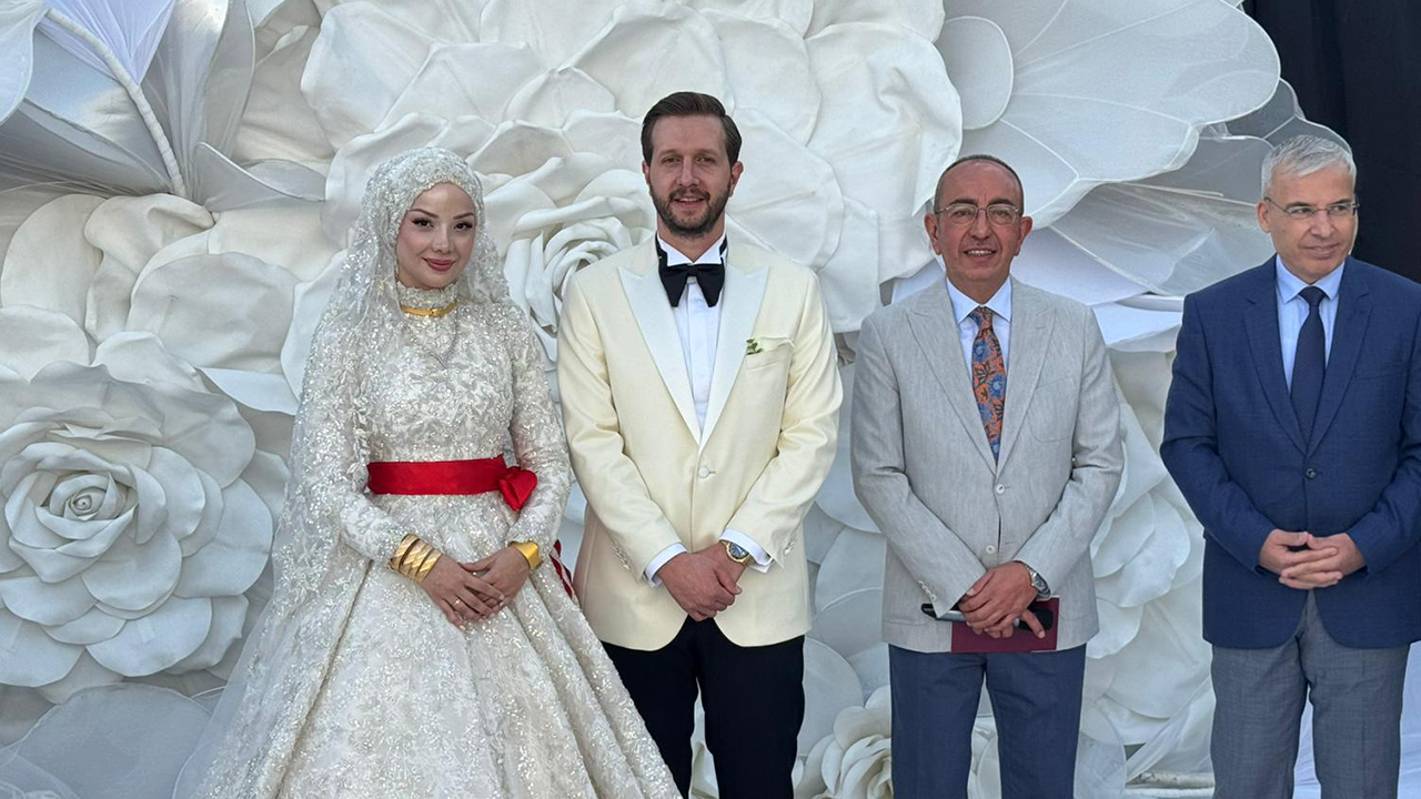 Ahmet Oğraş ile Hande mutluluğa ''Evet'' dedi