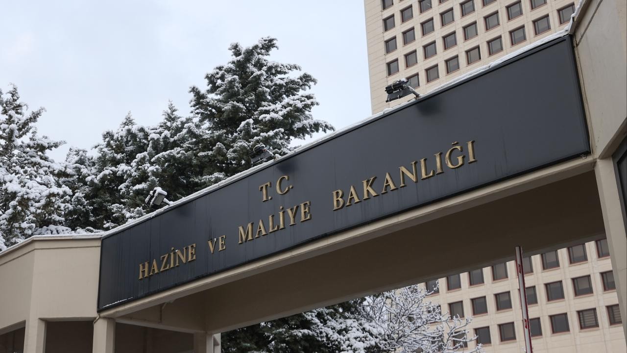 Maliye harekete geçti: "T" plakalı Ferrariler mercek altında