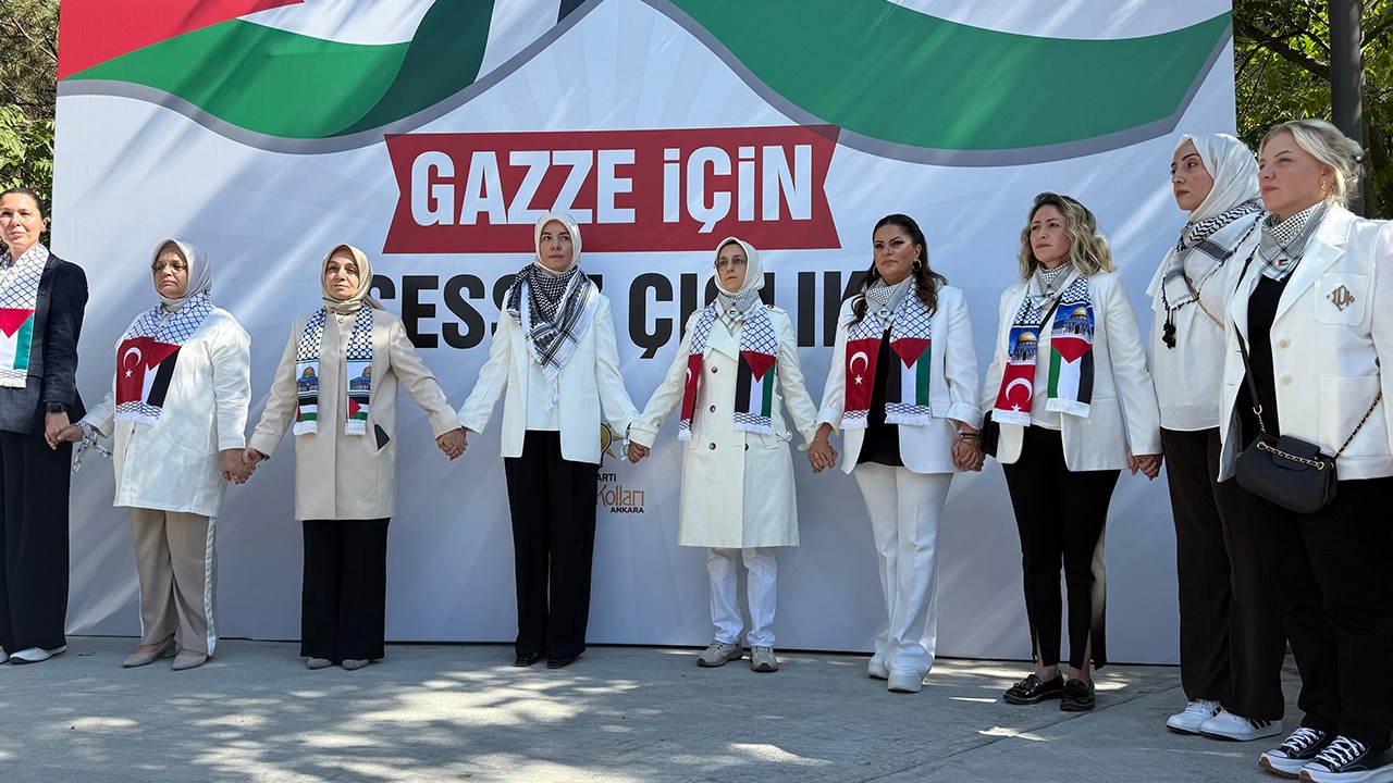 AK Parti'li kadınlardan 'Gazze İçin Sessiz Çığlık' zinciri