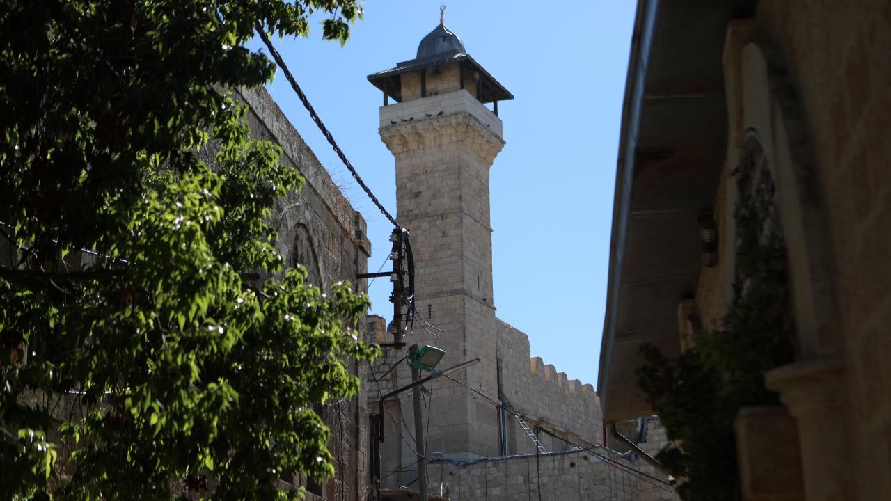 İşgalci İsrail, El Halil'deki Harem-i İbrahim Camii'ni iki gün süreyle kapattı