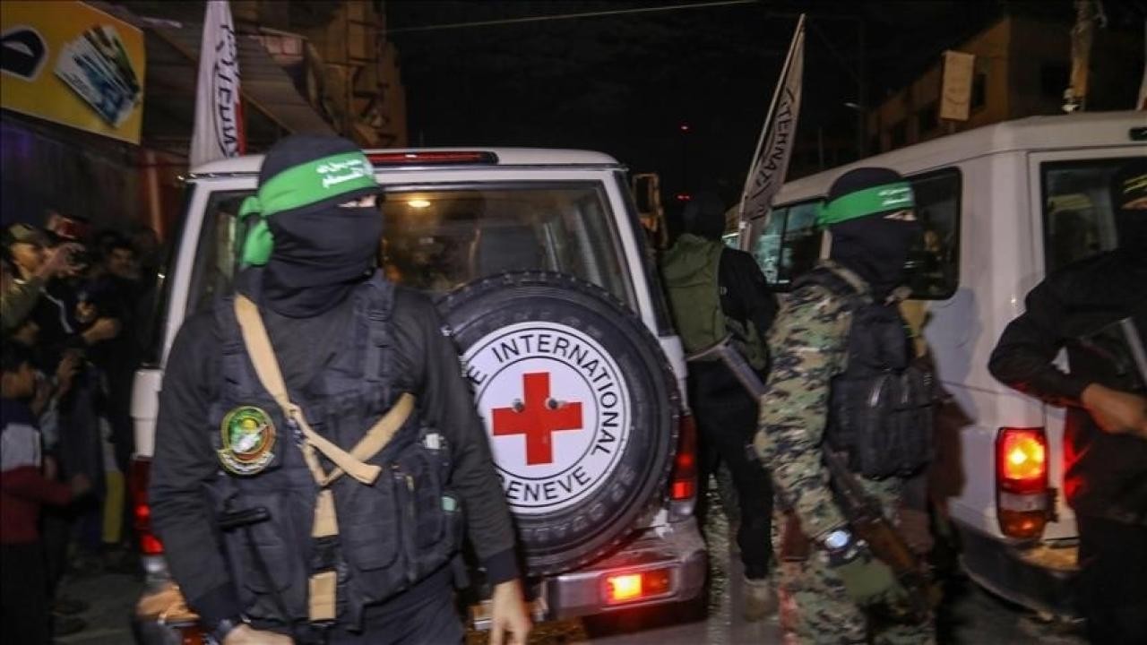 Hamas: İsrail her zamanki gibi anlaşmada yer alan tarihleri, listeleri ve prosedürleri manipüle etmeye çalışıyor