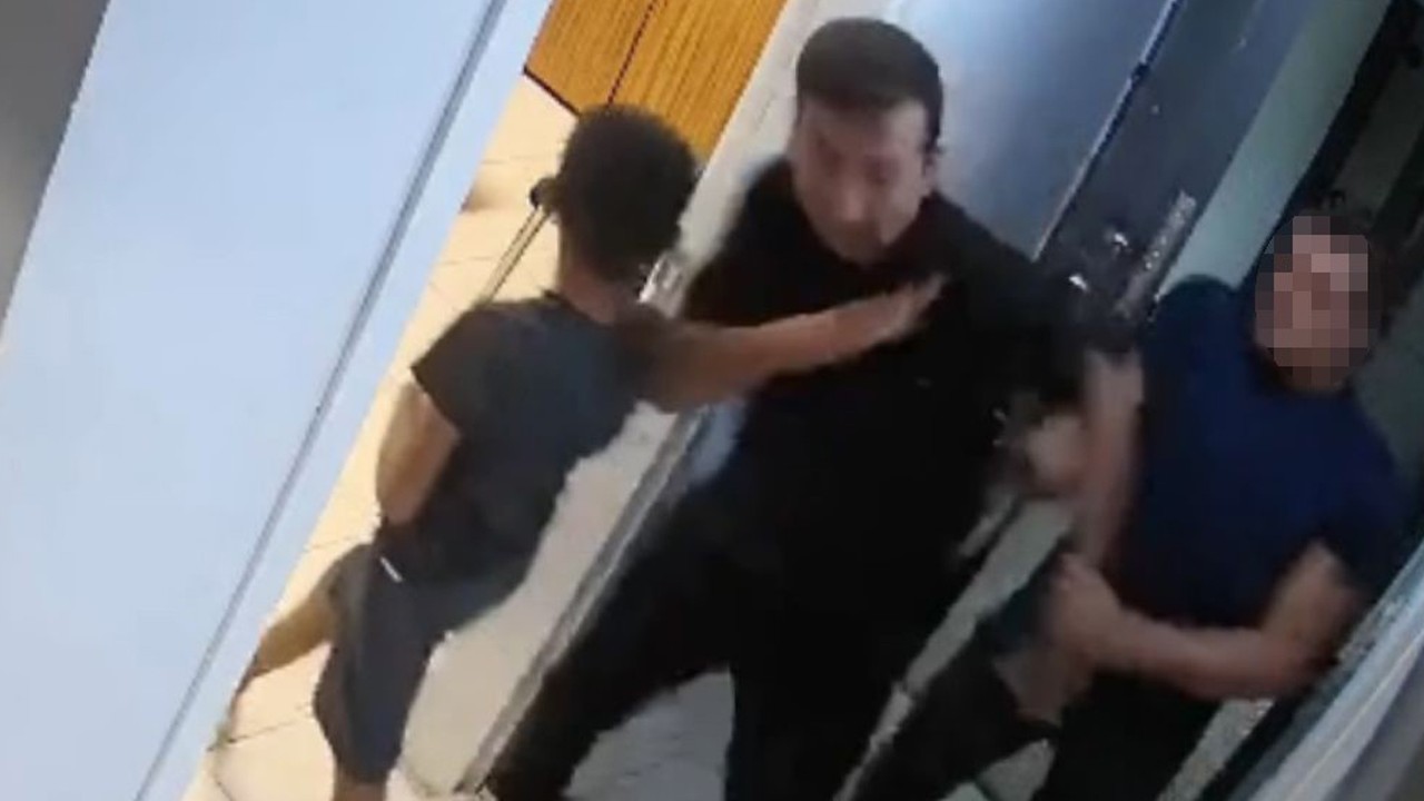 Boşanma aşamasındaki eşe, polis merkezinde kayınbirader dayağı