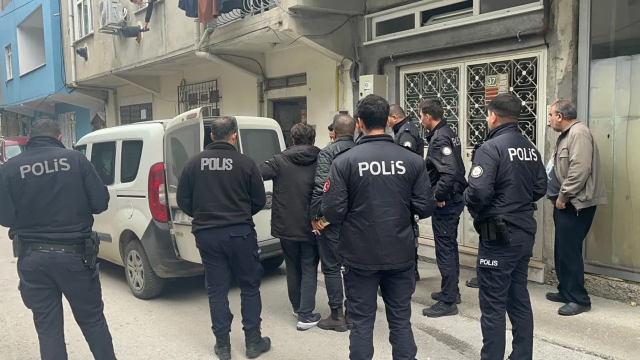 Tartıştığı husumetlisini sokak ortasında bıçakladı