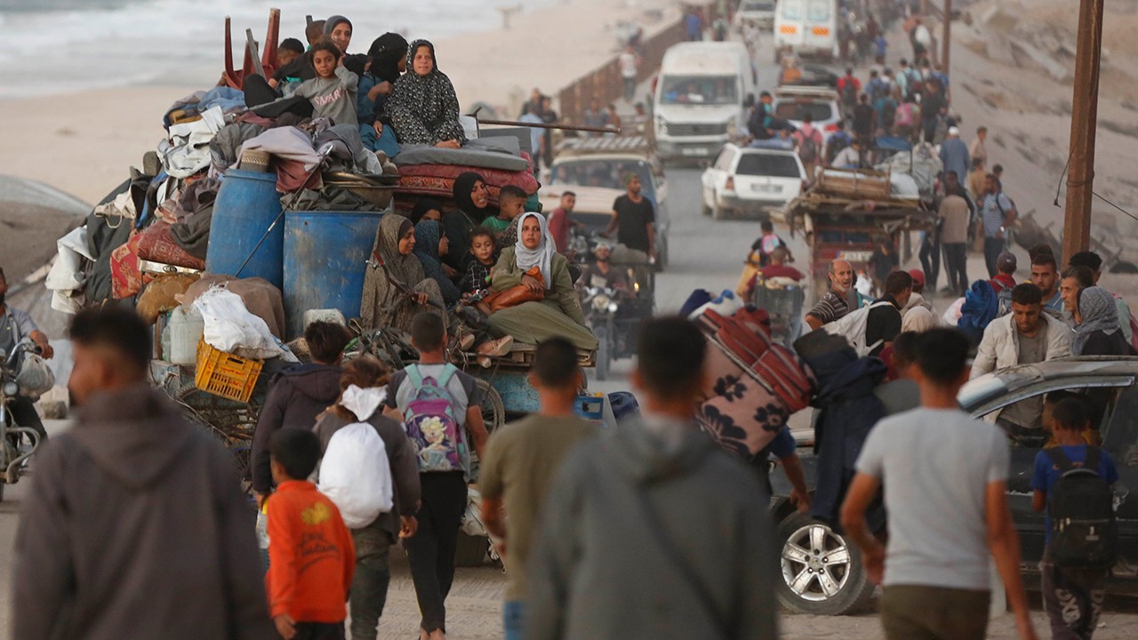 İlk yardım tırları Gazze'ye ulaştı