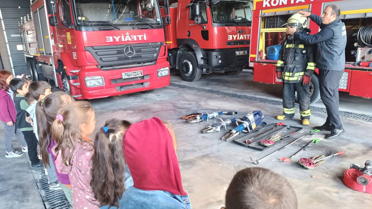 Beyşehir'de minik öğrencilere itfaiyecilik eğitimi verildi