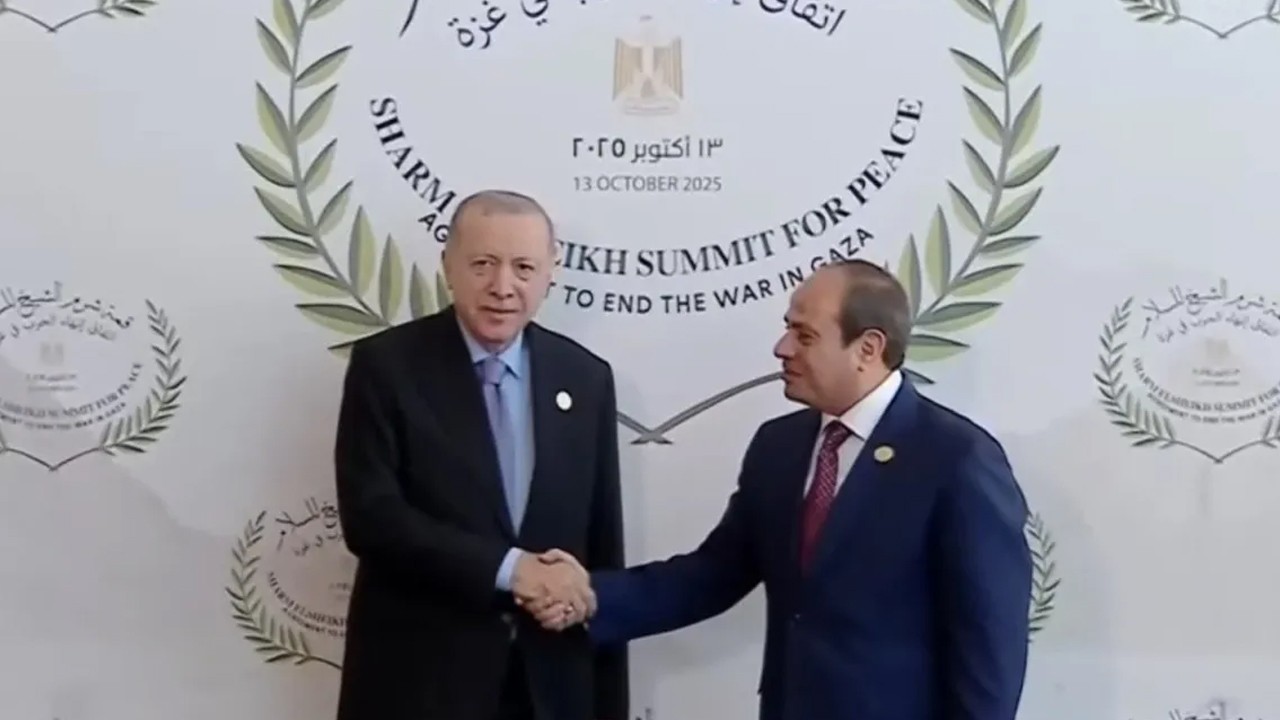 Cumhurbaşkanı Erdoğan Mısır'da! Sisi ile bir araya geldi