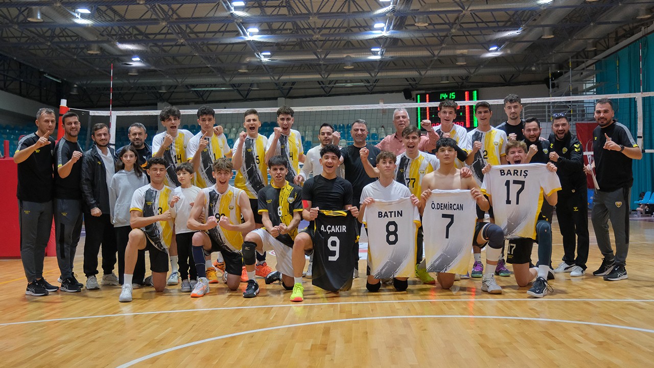 Büyükşehir Belediyespor voleybolda sezona galibiyetle başladı