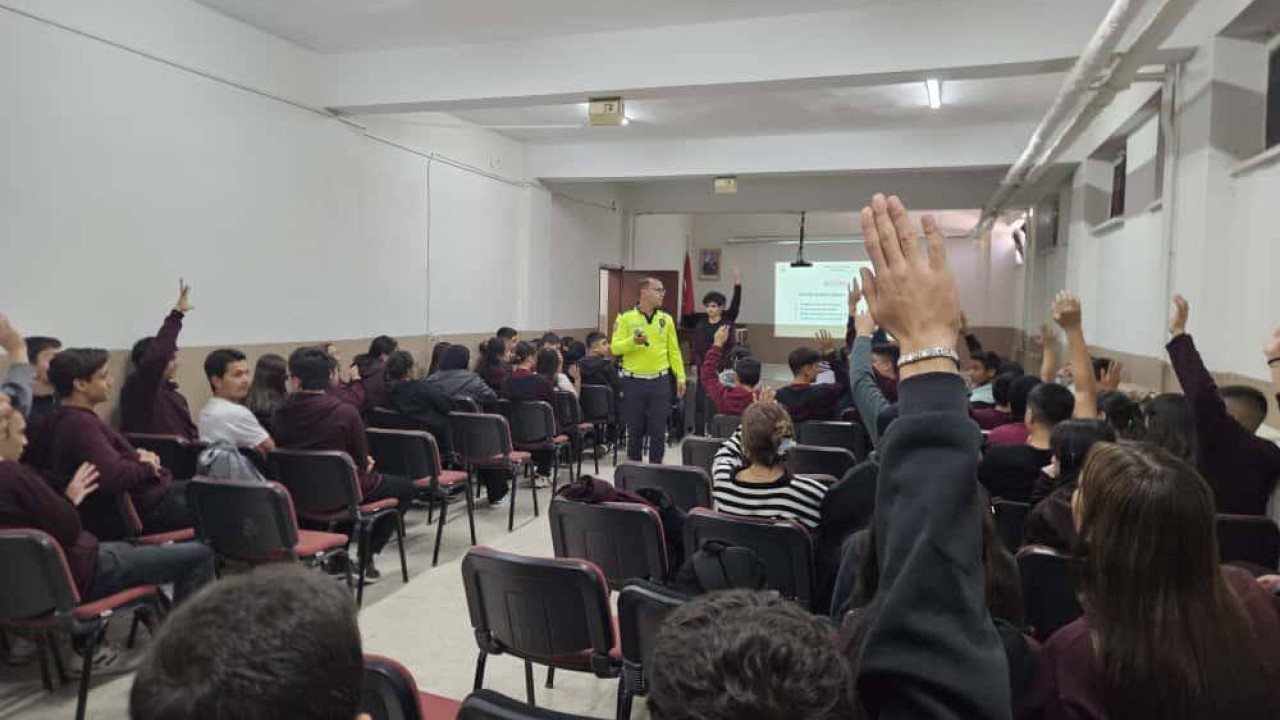 Kulu'da lise öğrencilerine trafik eğitimi verildi