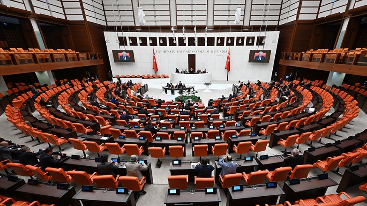 TBMM’de 'mandacı' ve 'alçak' tartışması