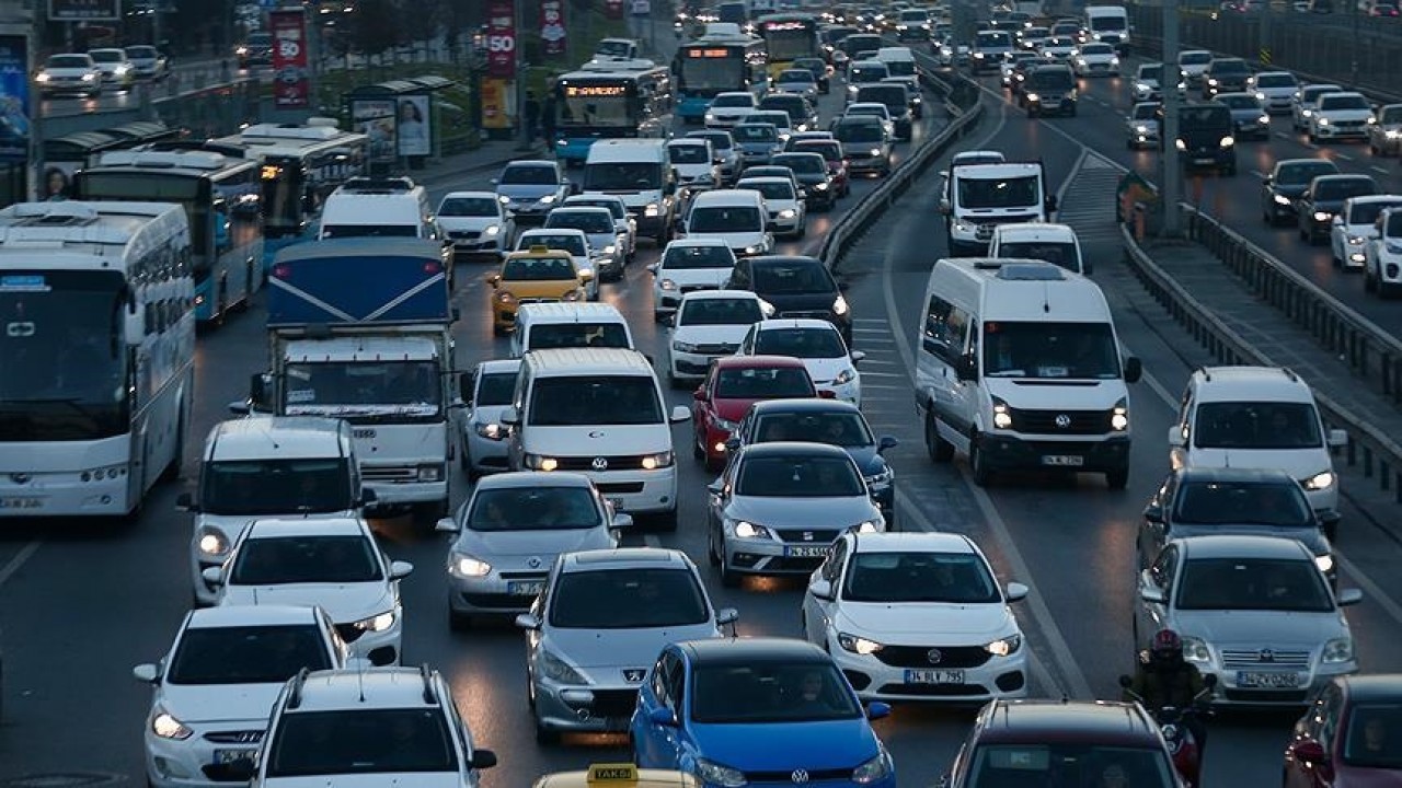 Trafikteki toplam araç sayısı 191 bin 406 arttı