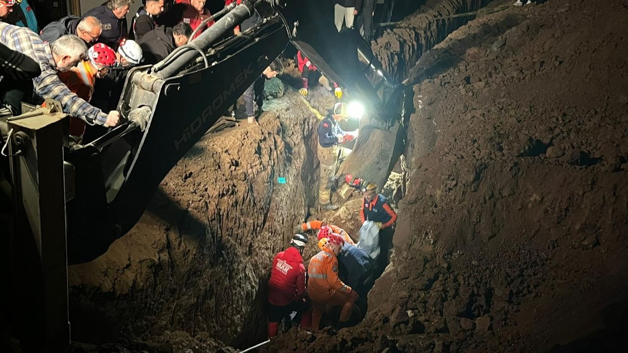 Göçük altında kalan 2 kişi hayatını kaybetti