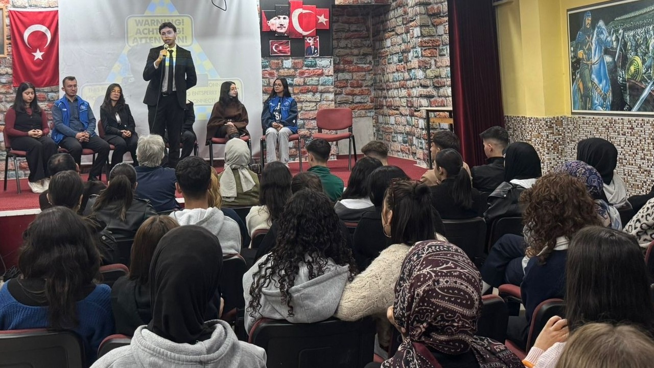 Kulu'da üniversite yolunda rehber gençler programı