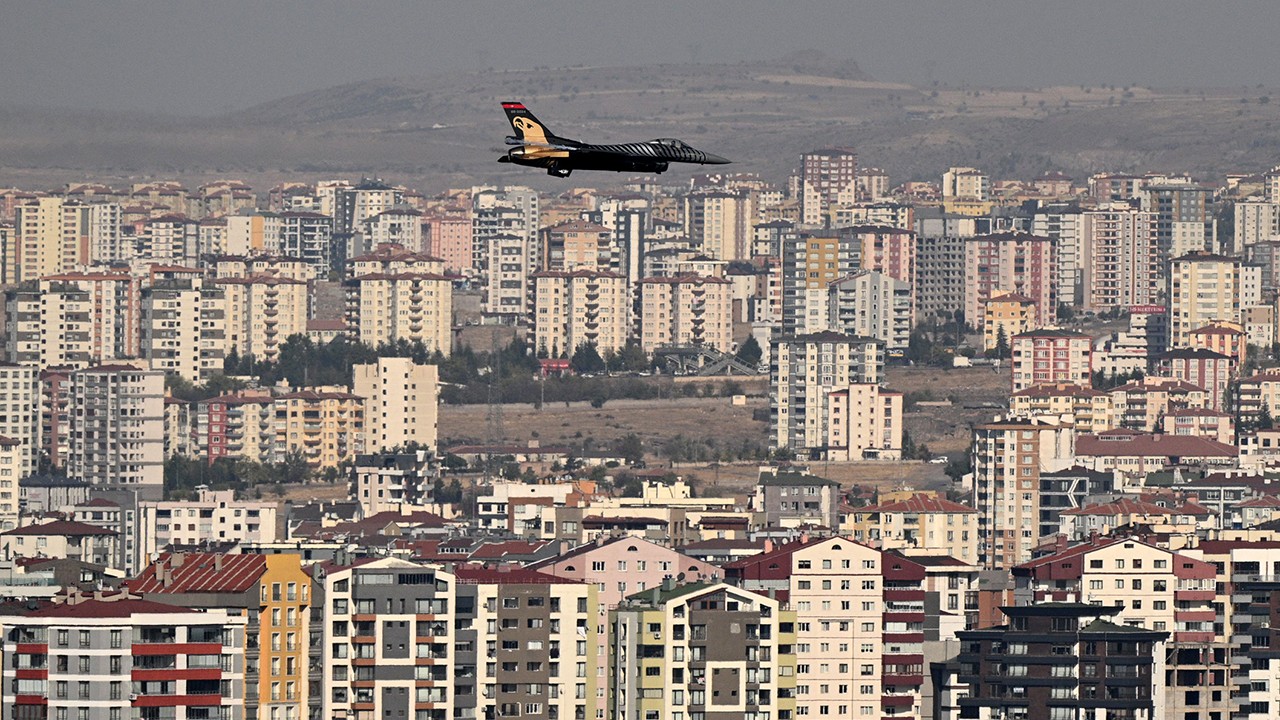 SOLOTÜRK Kayseri'de gösteri uçuşu yaptı